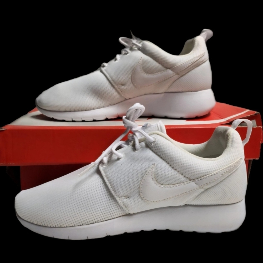 Nike Girls Roshe One (GS) White/White-Wolf Grey Athletic Shoes Sneakers Size 6.5 - Picture 5 of 14